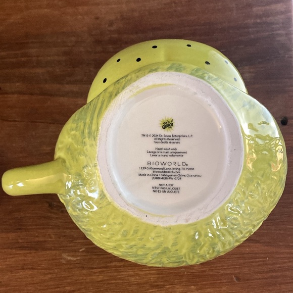 Brand NWT- 18floz- Dr Seuss Ent. The Grinch Hand Painted Ceramic Mug - Picture 10 of 15